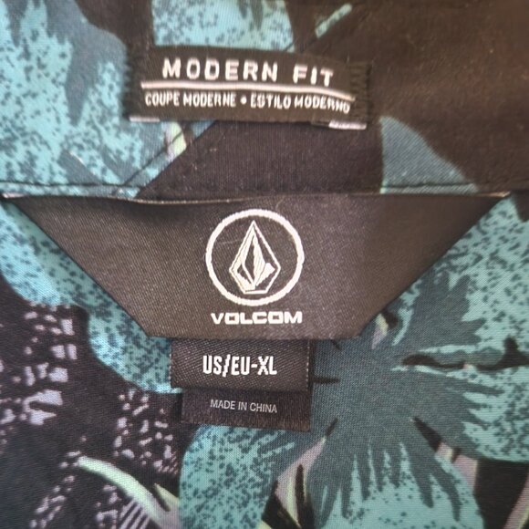 Volcom Men's XL Hawaiian Surf Shirt - Picture 3 of 4